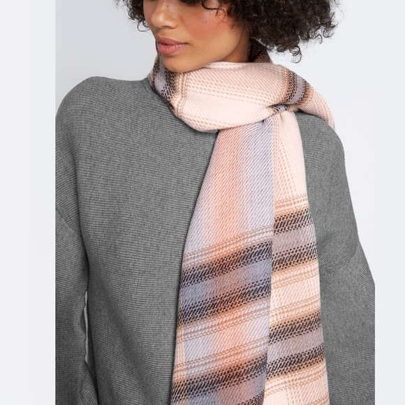 SALE 🎁 Modcloth Plaid Preferred Scarf - Picture 3 of 5